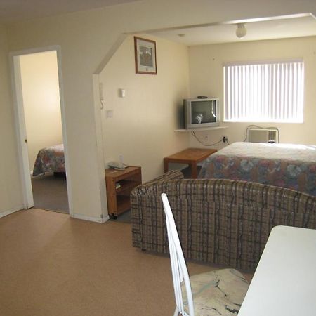 Fraser Bridge Inn And Rv Park เควสเนล ภายนอก รูปภาพ
