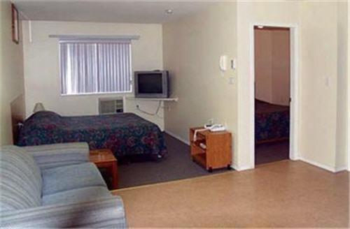 Fraser Bridge Inn And Rv Park เควสเนล ห้อง รูปภาพ