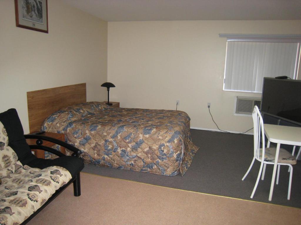 Fraser Bridge Inn And Rv Park เควสเนล ห้อง รูปภาพ