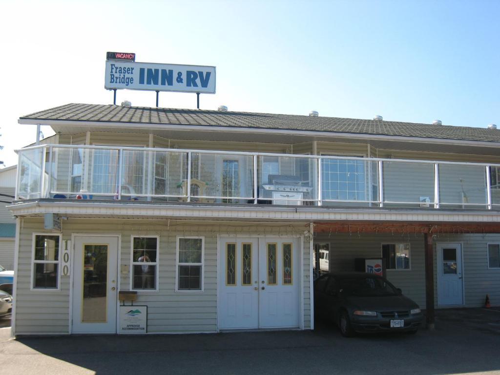 Fraser Bridge Inn And Rv Park เควสเนล ภายนอก รูปภาพ