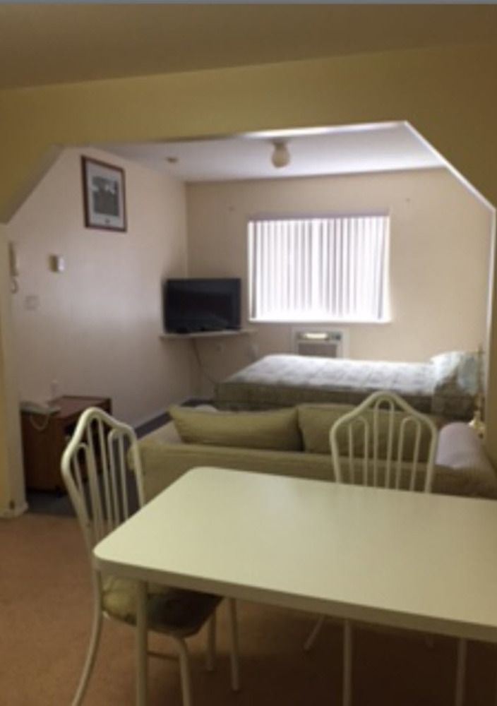 Fraser Bridge Inn And Rv Park เควสเนล ภายนอก รูปภาพ